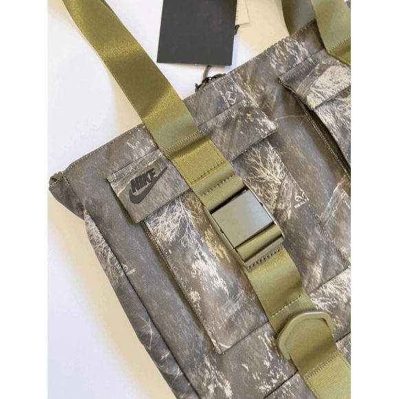 📦 NEW 17L NIKE Pocket Printed Tote Travel Gym Bag Olive Camo Green BA6378-395 - Picture 3 of 5